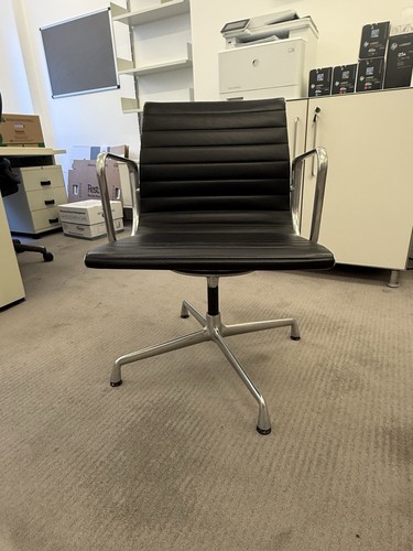 Post modern eames 108 - post,