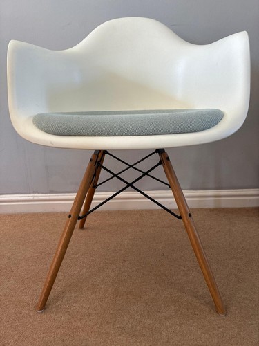 Authentic vitra eames daw - 1,